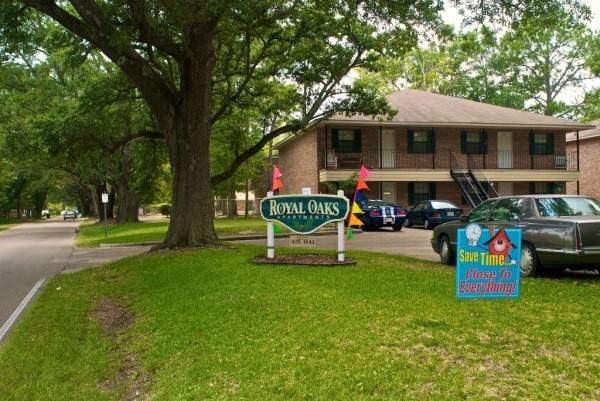 Royal Oaks Apartments in Biloxi, MS - Building Photo