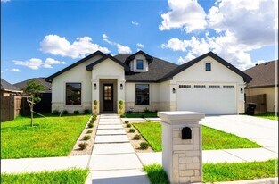 15 Providence Ave in McAllen, TX - Building Photo