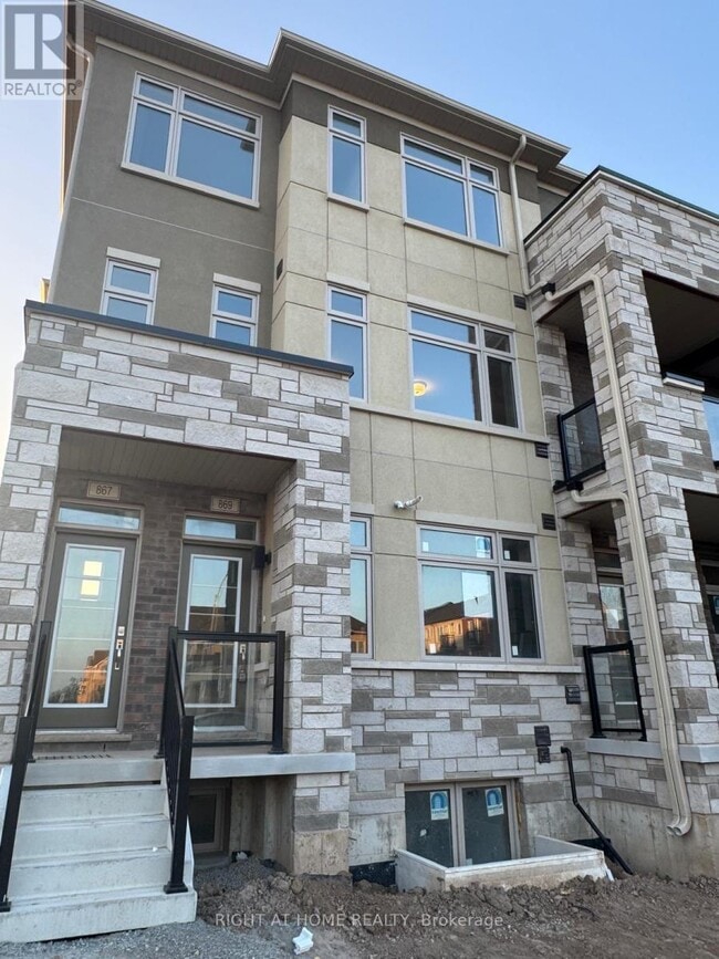 property at 869 N Waterdown Dr