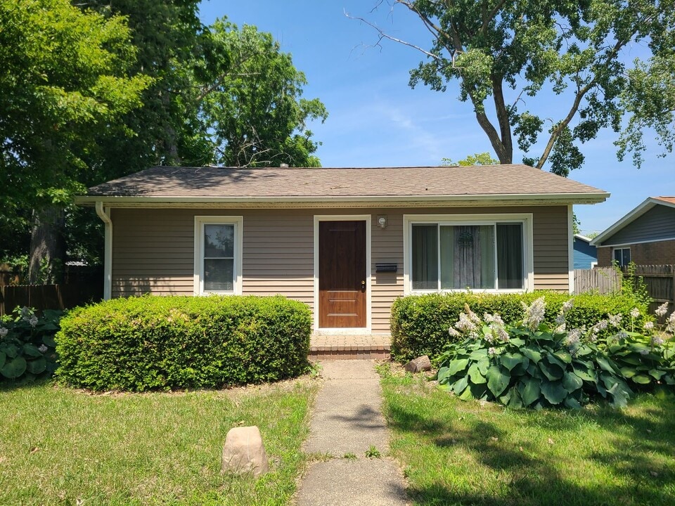 409 Humphrey St in South Haven, MI - Building Photo