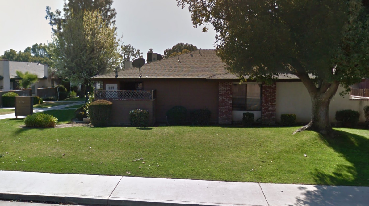 6712 N Half Moon Dr in Bakersfield, CA - Foto de edificio