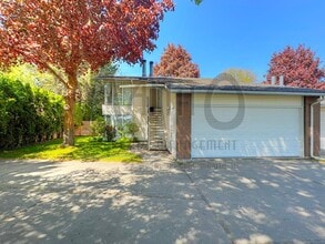 2615 E 46th Ave in Spokane, WA - Building Photo - Building Photo