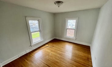 99 Bedford St, Unit 2nd Floor Apt in Forty Fort, PA - Foto de edificio - Building Photo