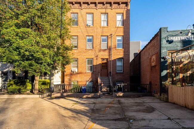 14 Coles St in Jersey City, NJ - Building Photo - Building Photo