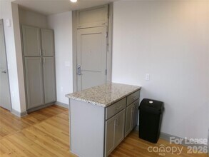 197 N 2nd St, Unit 302 in Albemarle, NC - Foto de edificio - Building Photo