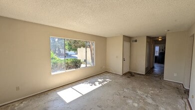 11425 Elbert Way in San Diego, CA - Building Photo - Building Photo