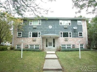 720 W 7th St in Sioux Falls, SD - Foto de edificio