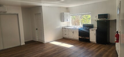 17938 Raymer St in Los Angeles, CA - Building Photo - Building Photo