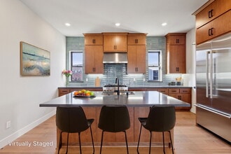 137 8th St in Marina, CA - Building Photo - Building Photo