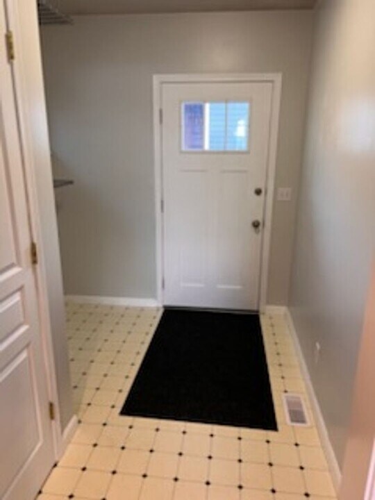 1302 Nisqually St in Steilacoom, WA - Building Photo