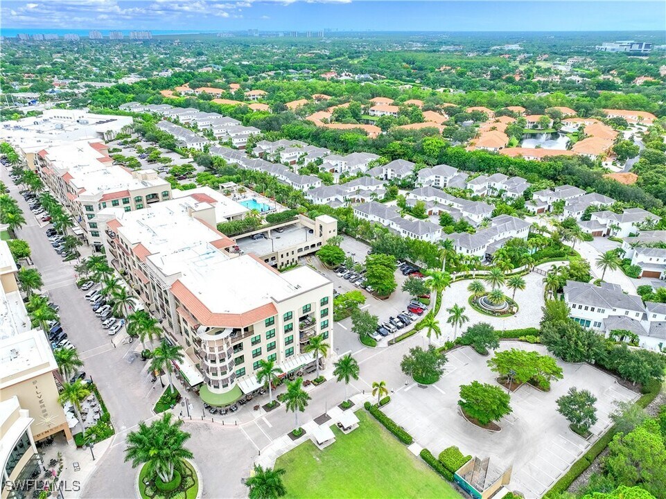 9123 Strada Pl in Naples, FL - Building Photo
