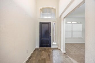 2405 Pumpjack Dr in Justin, TX - Foto de edificio - Building Photo