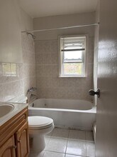 464 N Corona Ave in Valley Stream, NY - Building Photo - Building Photo