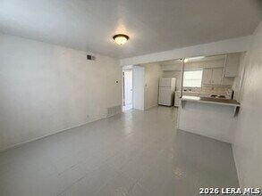 115 Victor St in San Antonio, TX - Foto de edificio - Building Photo