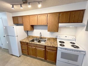 3300 S Clarkson St in Englewood, CO - Building Photo - Building Photo