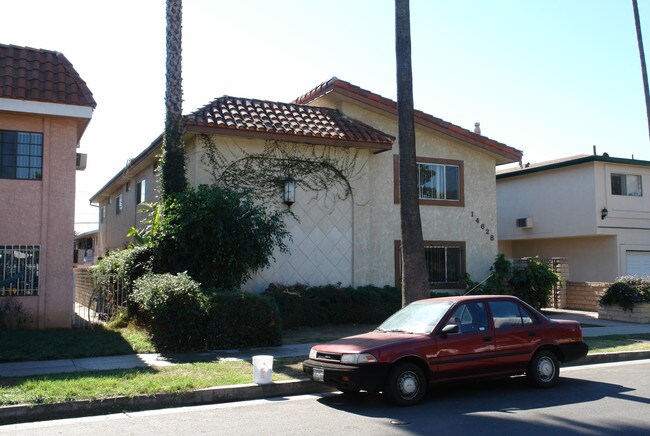 14628 Erwin St in Van Nuys, CA - Foto de edificio - Building Photo