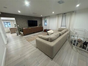 1711 SW 16th St in Miami, FL - Building Photo - Building Photo