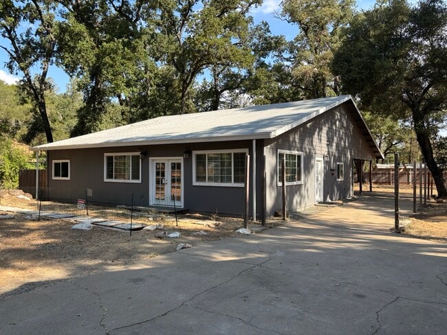 property at 3303 N Shingle Rd