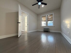 8442 S Essex Ave in Chicago, IL - Building Photo - Building Photo