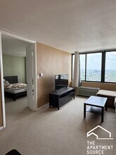 2754 N Hampden Ct in Chicago, IL - Building Photo - Building Photo
