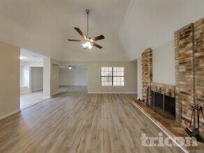 1029 Twin Falls Dr in Desoto, TX - Foto de edificio - Building Photo