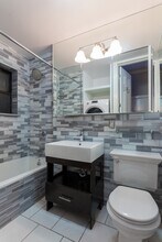 7 E 75th St, Unit 5A in New York, NY - Foto de edificio - Building Photo