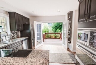 802 23rd Ave E in Seattle, WA - Building Photo - Building Photo