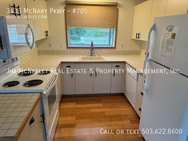 3433 McNary Pkwy in Lake Oswego, OR - Building Photo - Building Photo