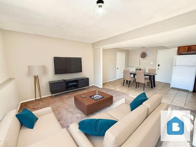 property at 603 W Routt Ave