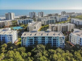 5300 S Atlantic Ave in New Smyrna Beach, FL - Building Photo