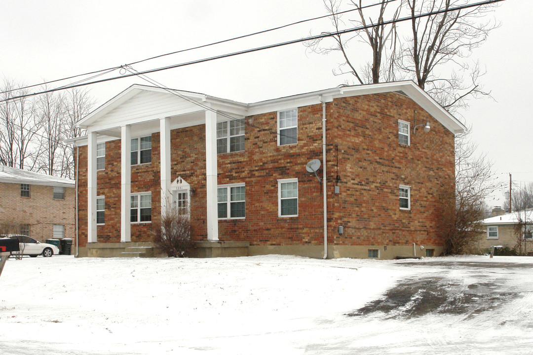 3201 Melody Acres Ln in Louisville, KY - Building Photo