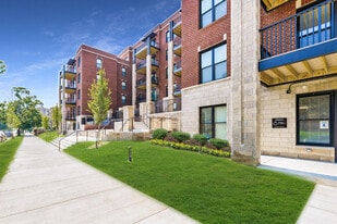 Circ Apartments in Richmond, VA - Building Photo