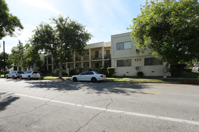 400 E Stocker St in Glendale, CA - Foto de edificio - Building Photo