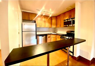 424 E 81st St in New York, NY - Building Photo - Building Photo