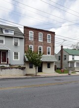 121 W Lancaster Ave in Downingtown, PA - Building Photo - Building Photo