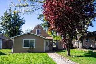 1031 6th St NW in Salem, OR - Building Photo