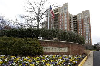 Stratford House in Reston, VA - Foto de edificio - Building Photo