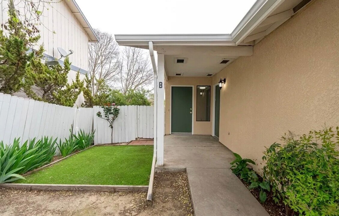 1940 Pine St in Paso Robles, CA - Building Photo
