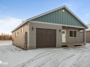 6760 W Queen Anne Ave in Wasilla, AK - Building Photo - Building Photo