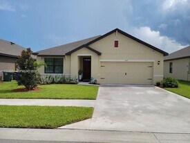 5517 Amusement Ave in Fort Pierce, FL - Building Photo