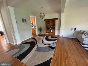 45792 Shagbark Terrace in Sterling, VA - Foto de edificio - Building Photo
