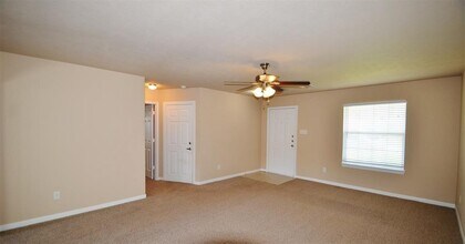 5015 Willow Point Dr in Conroe, TX - Building Photo - Building Photo