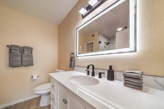 950 Seven Hills Dr in Henderson, NV - Building Photo - Building Photo