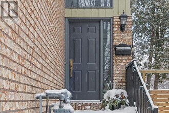 2795 Flannery Dr in Ottawa, ON - Building Photo - Building Photo