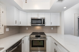 90 S Highland Ave, Unit 9 in Tarpon Springs, FL - Foto de edificio - Building Photo