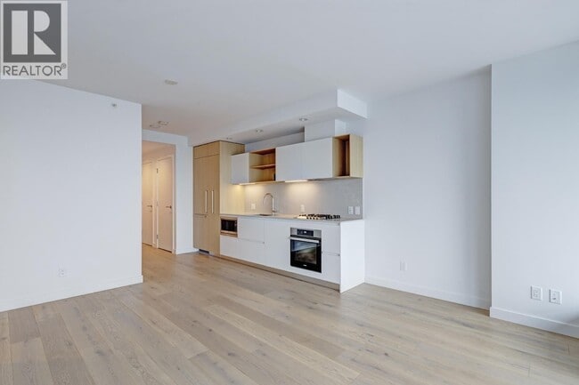 6000 McKay Ave in Burnaby, BC - Building Photo - Building Photo