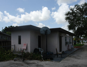 5819 Polk St in Hollywood, FL - Building Photo - Building Photo