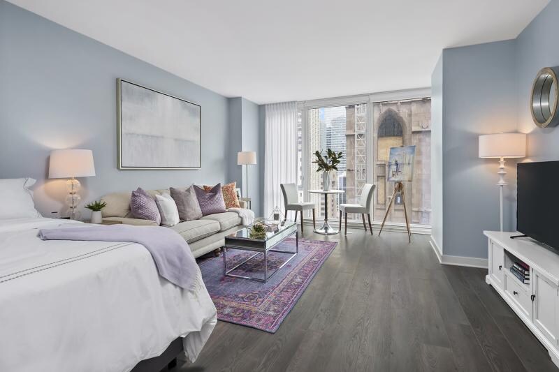 16 E Randolph St in Chicago, IL - Building Photo