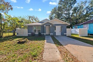 37745 Walker Aly in Dade City, FL - Building Photo