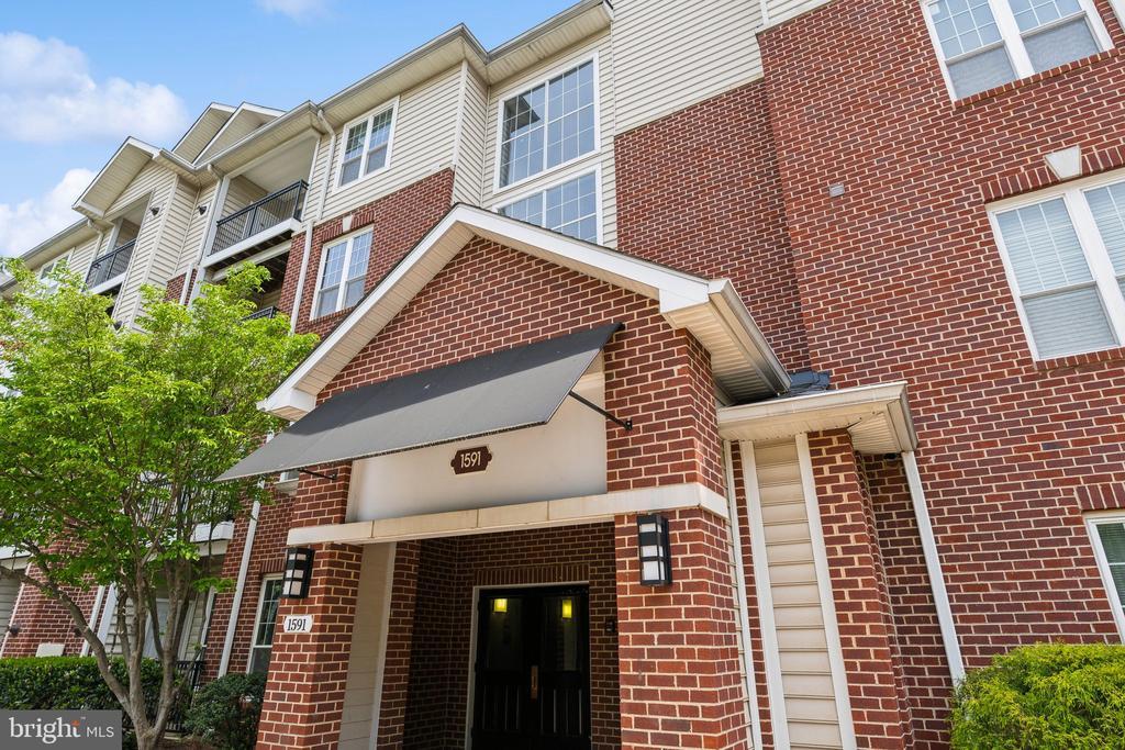 1591 Spring Gate Dr. in McLean, VA - Building Photo